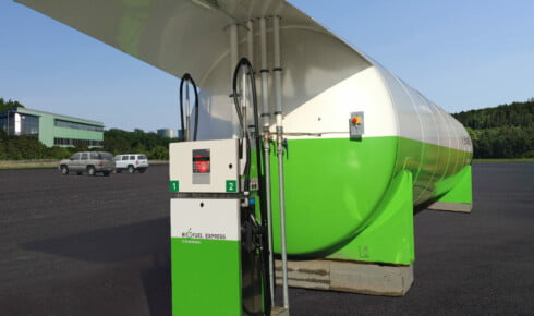 Drivstofftank fra Biofuel Express med drivstoffpumper hos en kunde